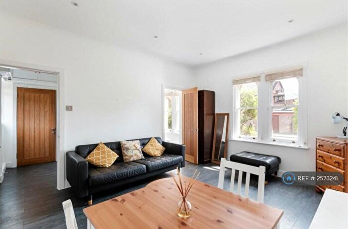 1 Bedroom Flat To Rent In Seymour Court, Surrey, GU21