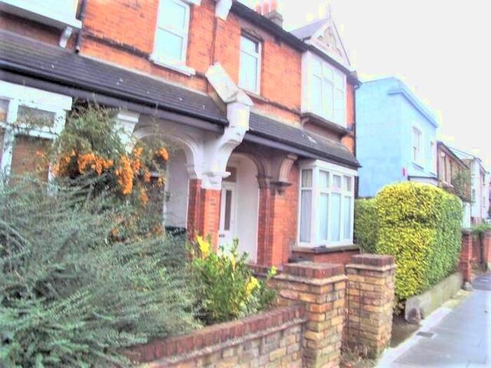 3 Bedroom Flat To Rent In Robinson Road, Colliers Wood, London, SW17