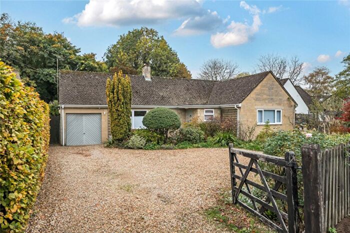 3 Bedroom Bungalow To Rent In Rack End, Standlake, OX29