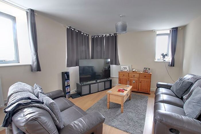 2 Bedroom Flat To Rent In Lower Bristol Road, Bath, BA2
