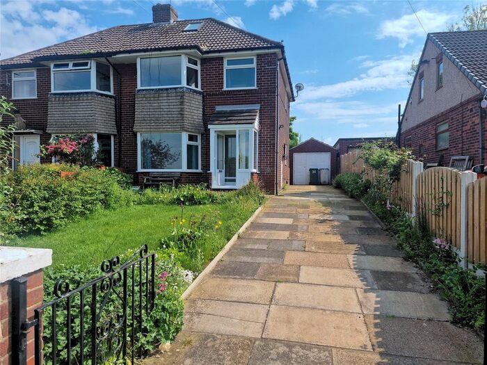 3 Bedroom Semi-Detached House To Rent In Highfield Mount, Dewsbury, West Yorkshire, WF12