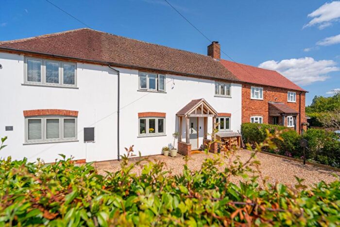 4 Bedroom Semi-Detached House For Sale In Highfield Close, Snitterfield, CV37