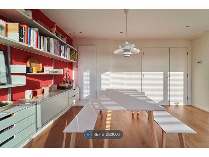 2 Bedroom Flat To Rent In Charles Allen House, London, EC1R