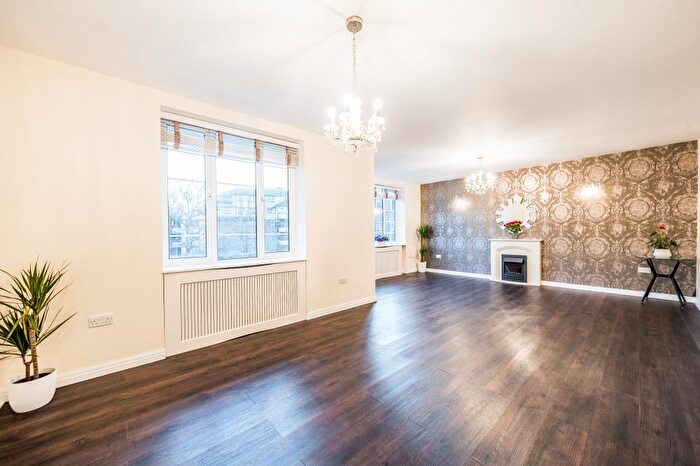 3 Bedroom Apartment To Rent In Finchley Road, London, NW3