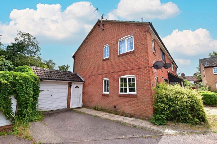 1 Bedroom End Of Terrace House For Sale In Roman Gardens, Kings Langley, WD4