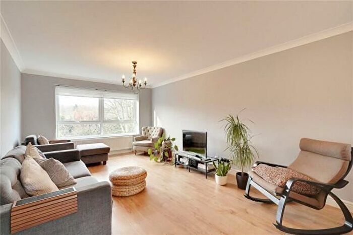 2 Bedroom Flat To Rent In Austin Court, Enfield, EN1