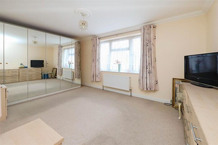 2 Bedroom Detached House For Sale In Royal Lane, Hillingdon, UB8