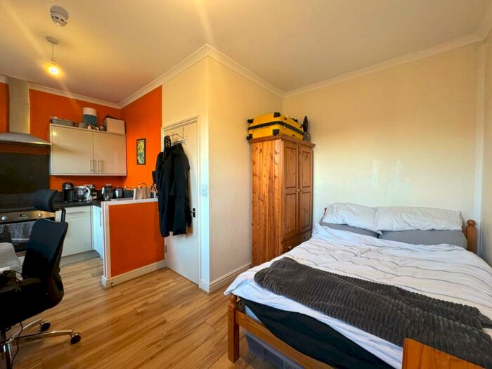Studio To Rent In Hornsey Road, Archway, N19