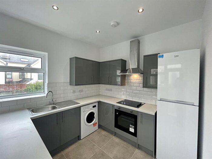 5 Bedroom Flat To Rent In Tewkesbury Street, Cathays, CF24