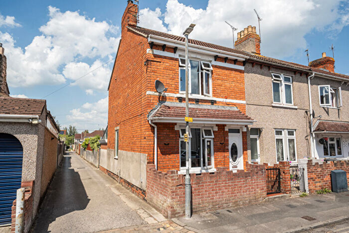 2 Bedroom Terraced House For Sale In Argyle Street, Gorse Hill, Swindon, SN2