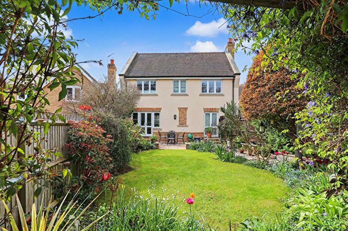 3 Bedroom Detached House For Sale In Yew Tree Close, Walkern, Stevenage, Hertfordshire, SG2