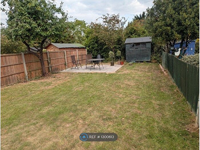 4 Bedroom Semi-Detached House To Rent In Mutton Lane, Potters Bar, EN6
