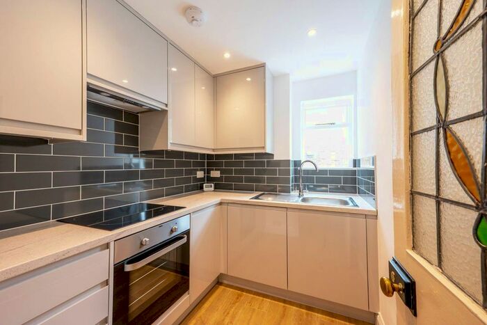 2 Bedroom Flat To Rent In Woodside, Wimbledon, London, SW19