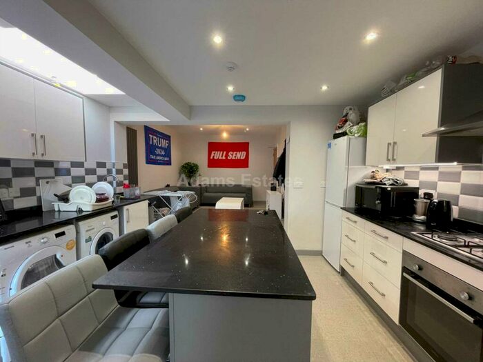 6 Bedroom Terraced House To Rent In Donnington Road, Reading, RG1