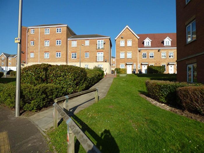 2 Bedroom Apartment For Sale In Ambleside, Purfleet, RM19