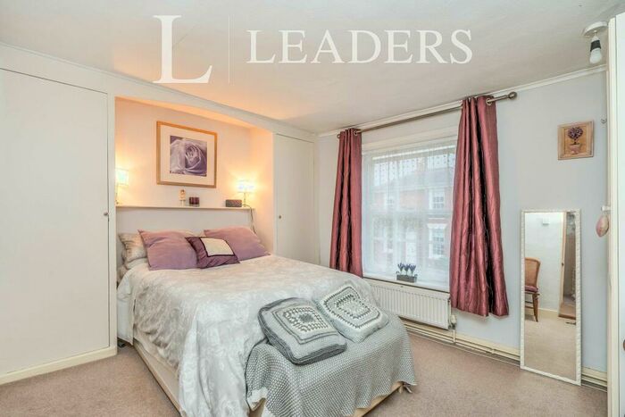 2 Bedroom Cottage To Rent In Castle Street, PO16