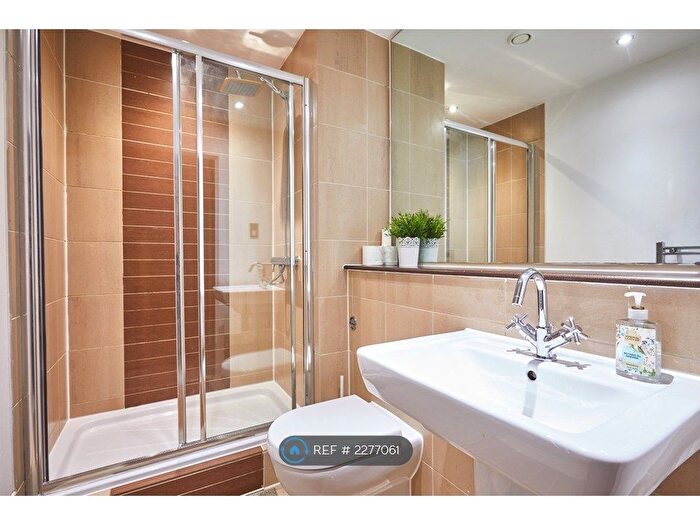 2 Bedroom Flat To Rent In Hornbeam Way, Manchester, M4