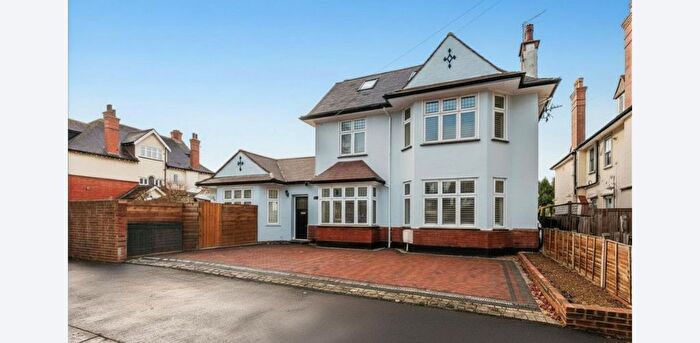 5 Bedroom Semi Detached House For Sale In Mayfield Road, South Sutton, SM2