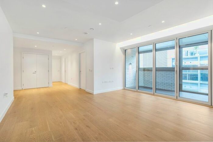 3 Bedroom Flat To Rent In Jubilee Walk, London, WC1X