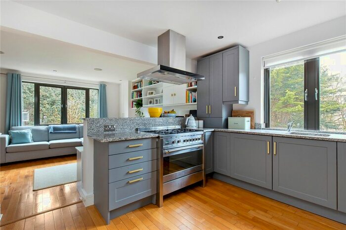 2 Bedroom Flat To Rent In Victoria Drive, London, SW19