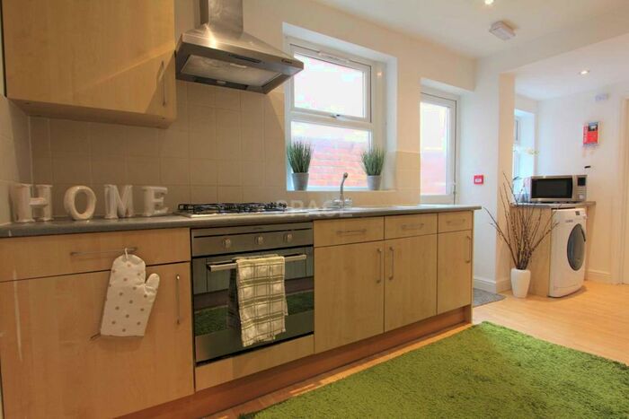 6 Bedroom Terraced House To Rent In St Edwards Road, Earley, Reading, Berkshire, RG6