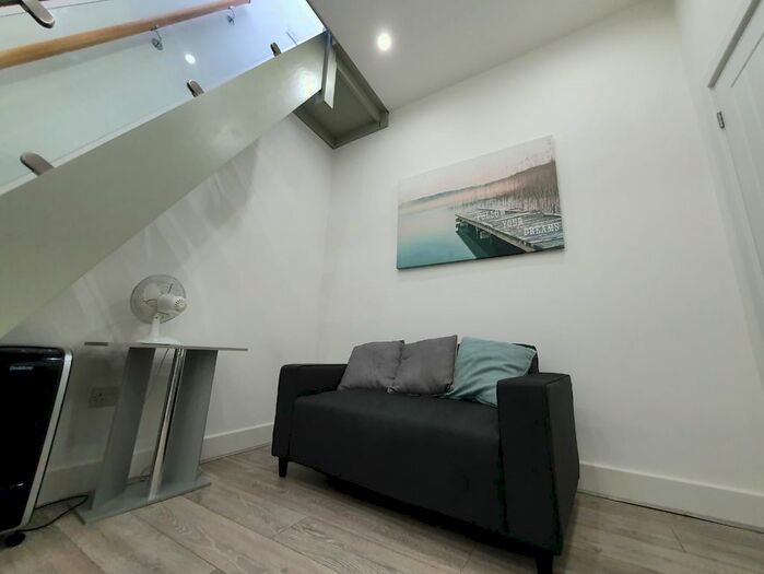 1 Bedroom Flat To Rent In South Street, Reading, RG1