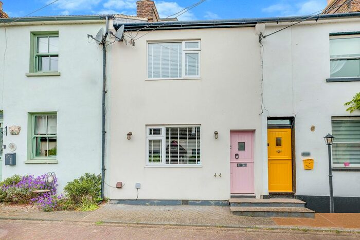 3 Bedroom Terraced House For Sale In St. Thomas Road, Rochford, SS4