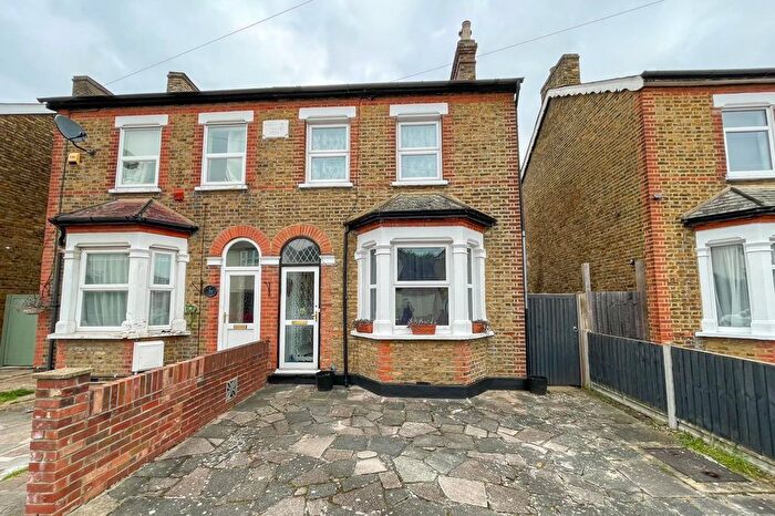 3 Bedroom Semi Detached House For Sale In Warfield Road, Bedfont, Middlesex, TW14