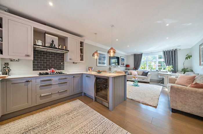 2 Bedroom Apartment For Sale In Westerham Road, Keston, Kent, BR2