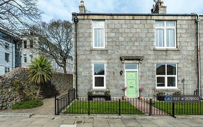 3 Bedroom End Of Terrace House To Rent In Beechgrove Place, Aberdeen, AB15