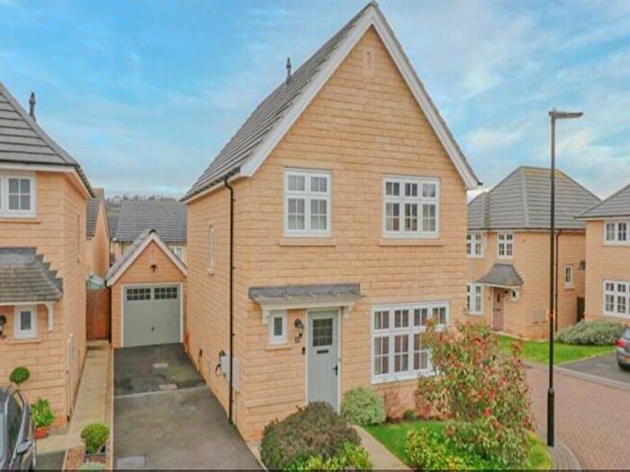 3 Bedroom Detached House To Rent In Bletchley Court, Horsforth, Leeds, LS18
