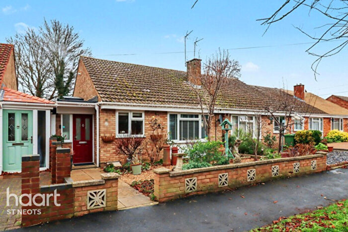 2 Bedroom Bungalow For Sale In Reynolds Drive, Little Paxton, PE19