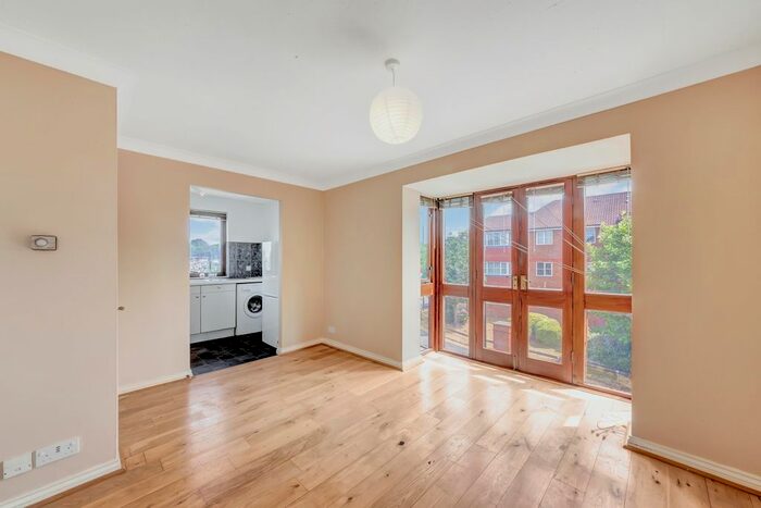 Studio To Rent In Farriers Road, Epsom, KT17