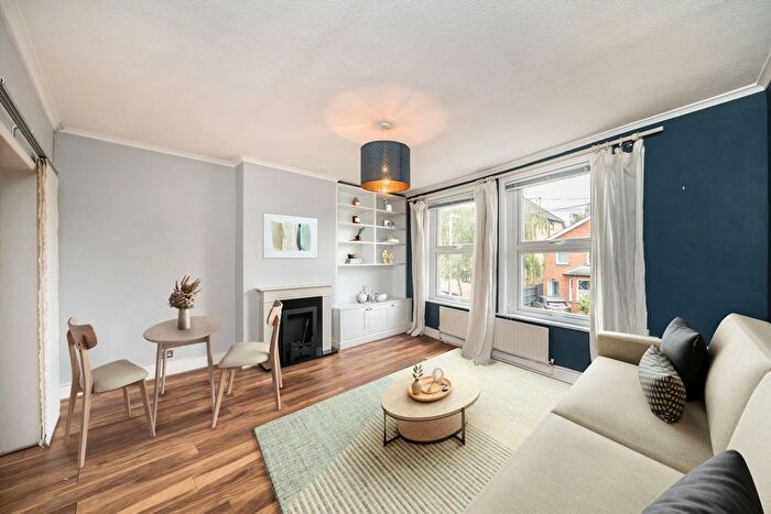 1 Bedroom Flat For Sale In Tolworth Park Road, Surbiton, KT6