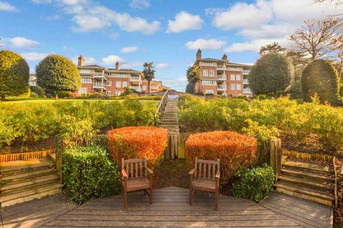 3 Bedroom Penthouse Flat To Rent In Oatlands Drive, Weybridge, Surrey, KT13