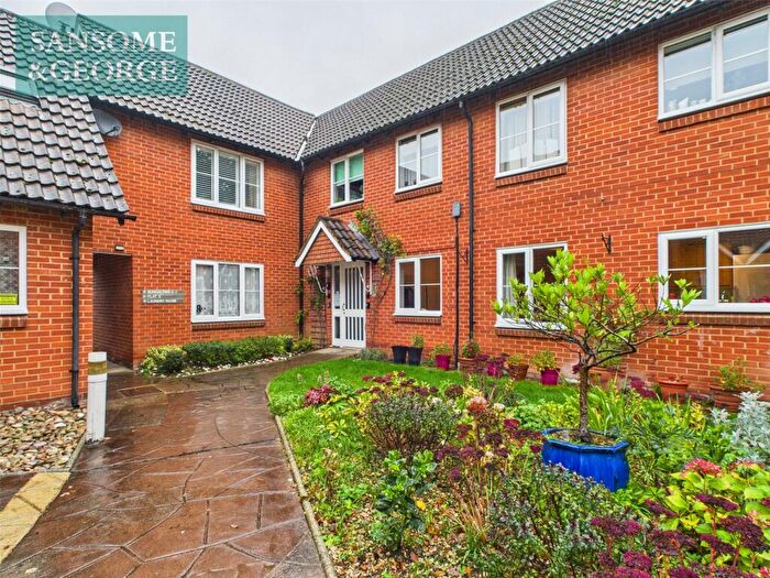 2 Bedroom Apartment For Sale In Glenapp Grange, Mortimer Common, Reading, Berkshire, RG7