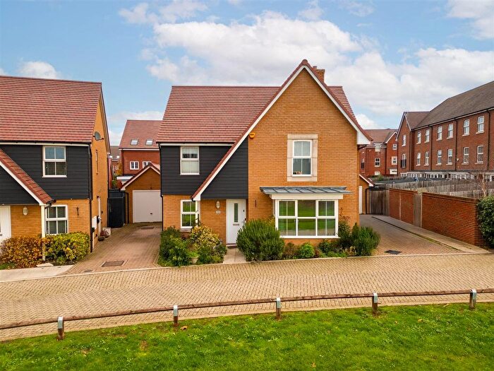 4 Bedroom Detached House For Sale In Bobby Road, Broughton, HP22