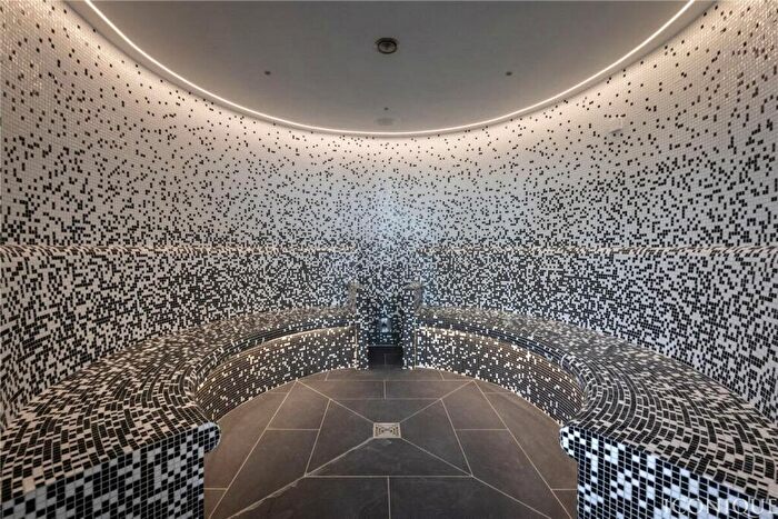 3 Bedroom Flat For Sale In Lots Road, London, SW10