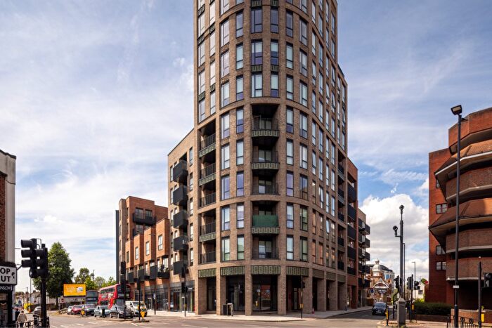 2 Bedroom Flat For Sale In Bell Road, Hounslow, TW3