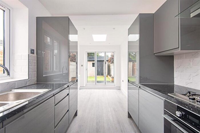 3 Bedroom House For Sale In Daventry Avenue, London, E17