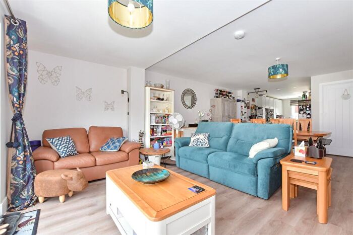4 Bedroom Semi-Detached House For Sale In Bluebell Avenue, Littlebourne, Kent, CT3
