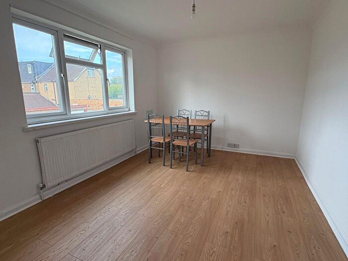 3 Bedroom Flat To Rent In Cambria Close, Hounslow, TW3