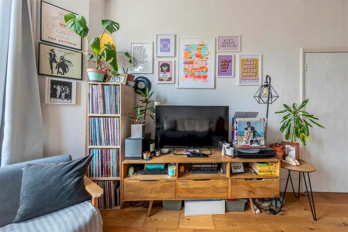 1 Bedroom Flat To Rent In Carisbrooke Road, Walthamstow, E17