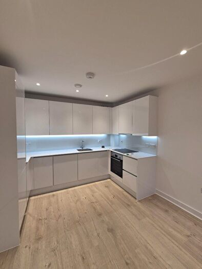 3 Bedroom Flat To Rent In Wilkinson Close, London, NW2