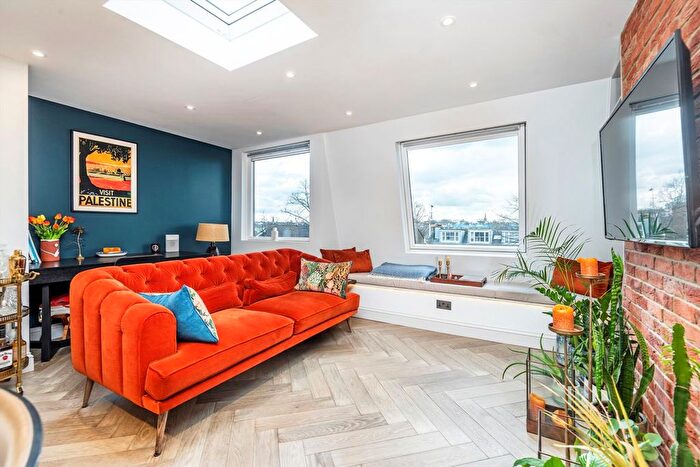 2 Bedroom Flat To Rent In Oxford Gardens, London, W10