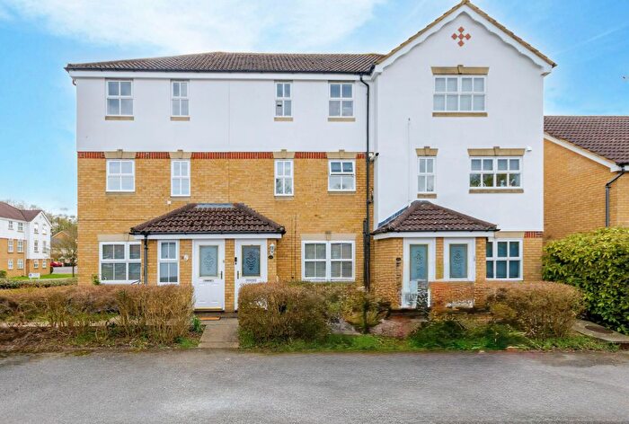 2 Bedroom Flat For Sale In Byewaters, Watford, WD18