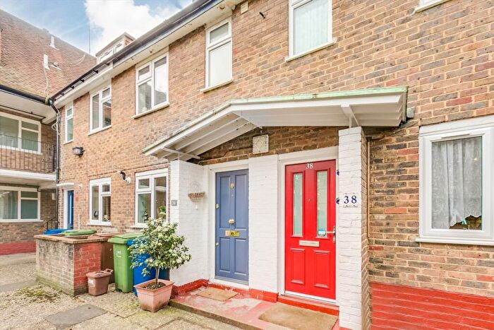 3 Bedroom House To Rent In Penton Place, London, SE17