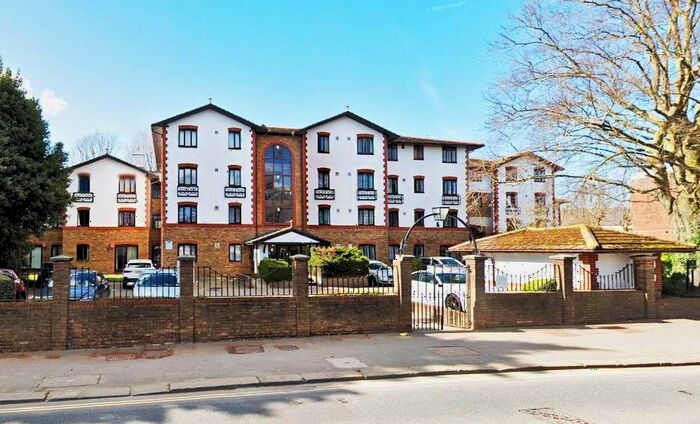 2 Bedroom Flat To Rent In Lampton Road, Hounslow, TW3