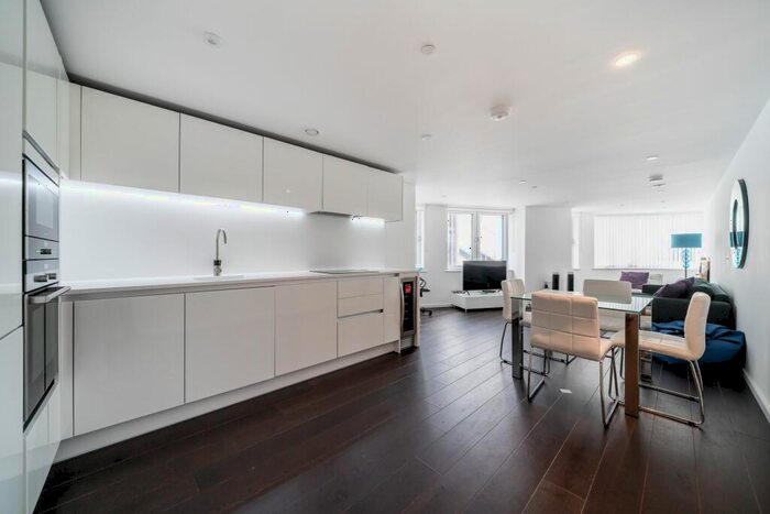 2 Bedroom Apartment To Rent In Eagle Point, City Road, London, EC1V