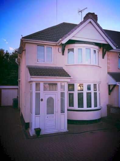 3 Bedroom Detached House To Rent In Whitgreave Street, West Bromwich, B70